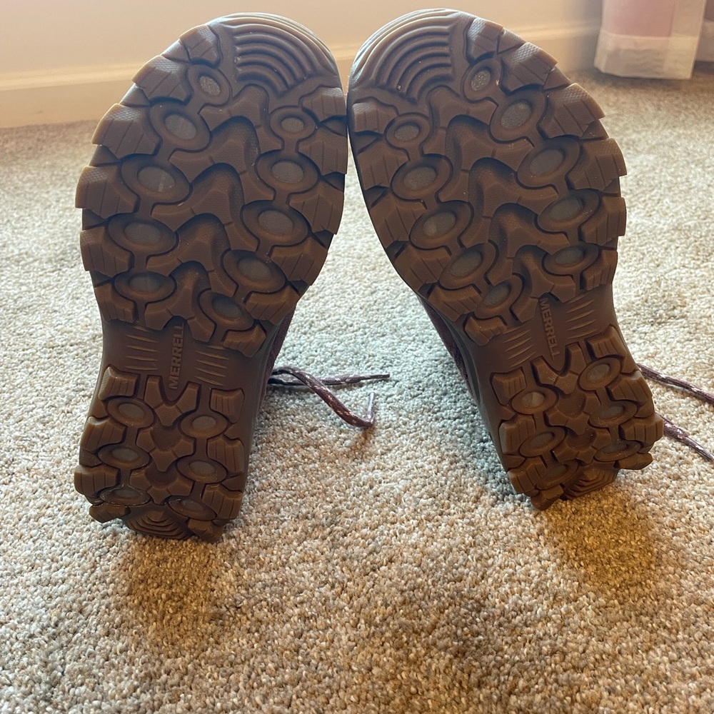 Merrell Women's Burgundy Winter Boots - Picture 9 of 10